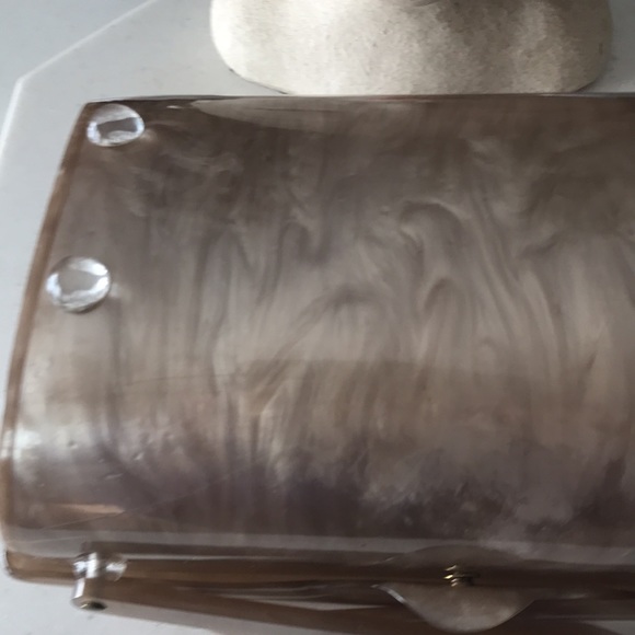 Vintage pearlized Llewelyn marbleized goldtone lucite hand bag circa 1950, 60s - Picture 5 of 10